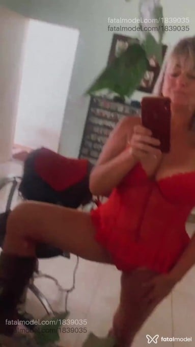 Acompanhante mulher loira (o) de olhos mel em Americana - Cacah Arruda