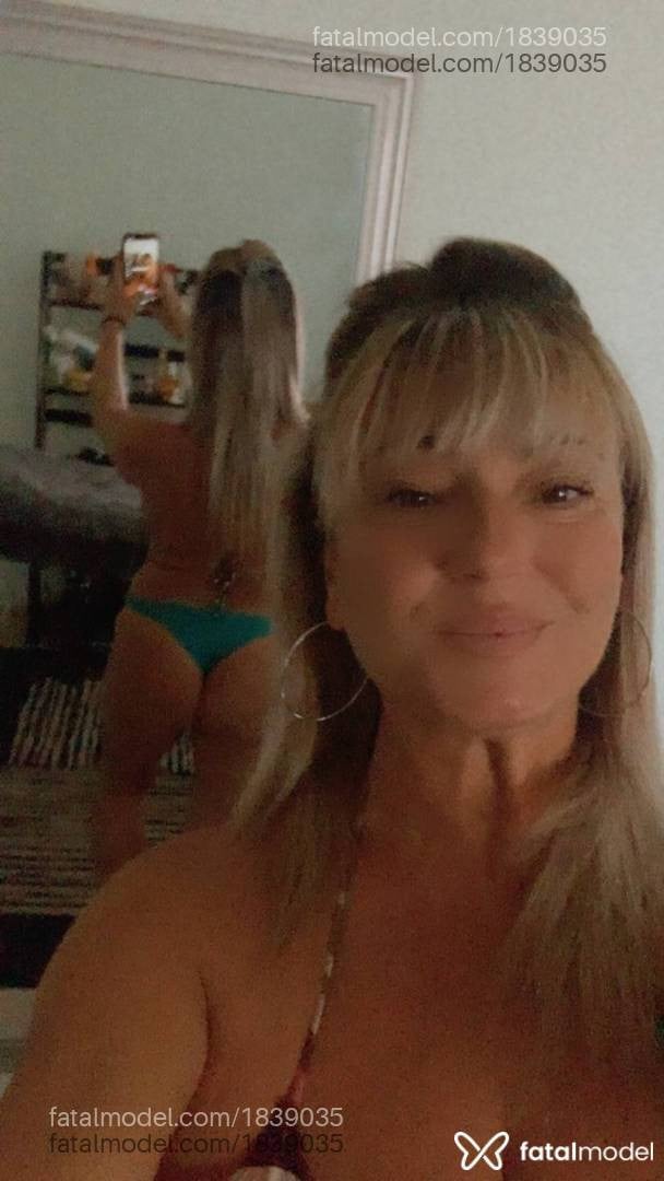 Acompanhante mulher loira (o) de olhos mel - Cacah Arruda