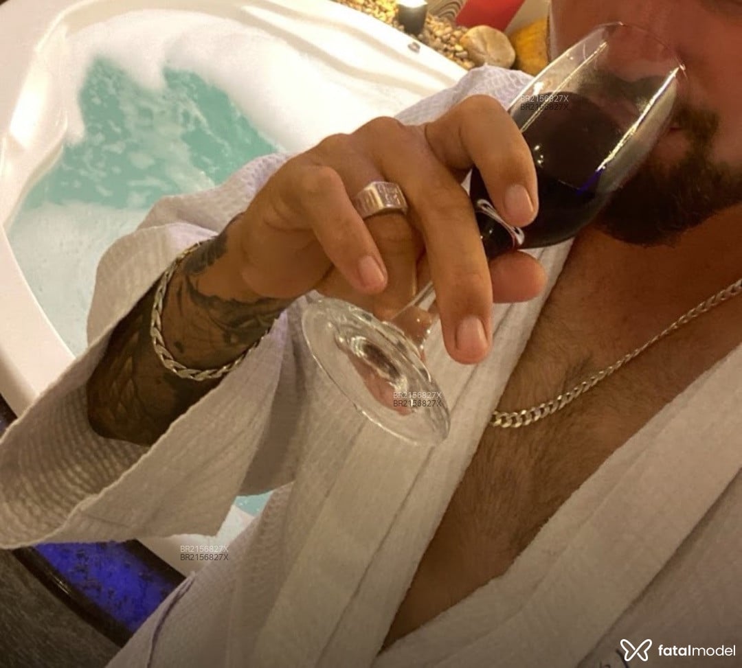 Acompanhante homem com cabelo castanho de olhos castanhos em Tatuí Acompanhante homem com cabelo castanho de olhos castanhos em Tatuí - Drey Felp