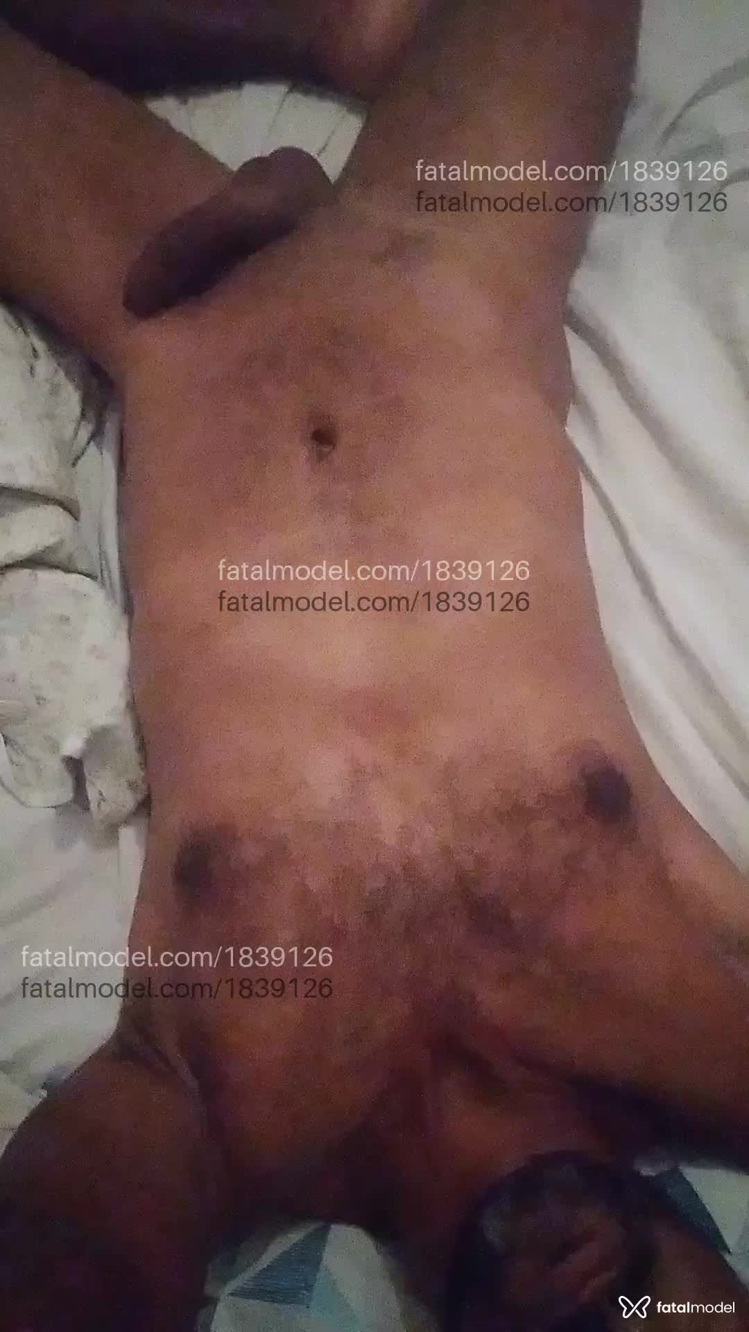 Acompanhante homem sem cabelo de olhos pretos em Guaramirim Acompanhante homem sem cabelo de olhos pretos em Guaramirim - Leonardo