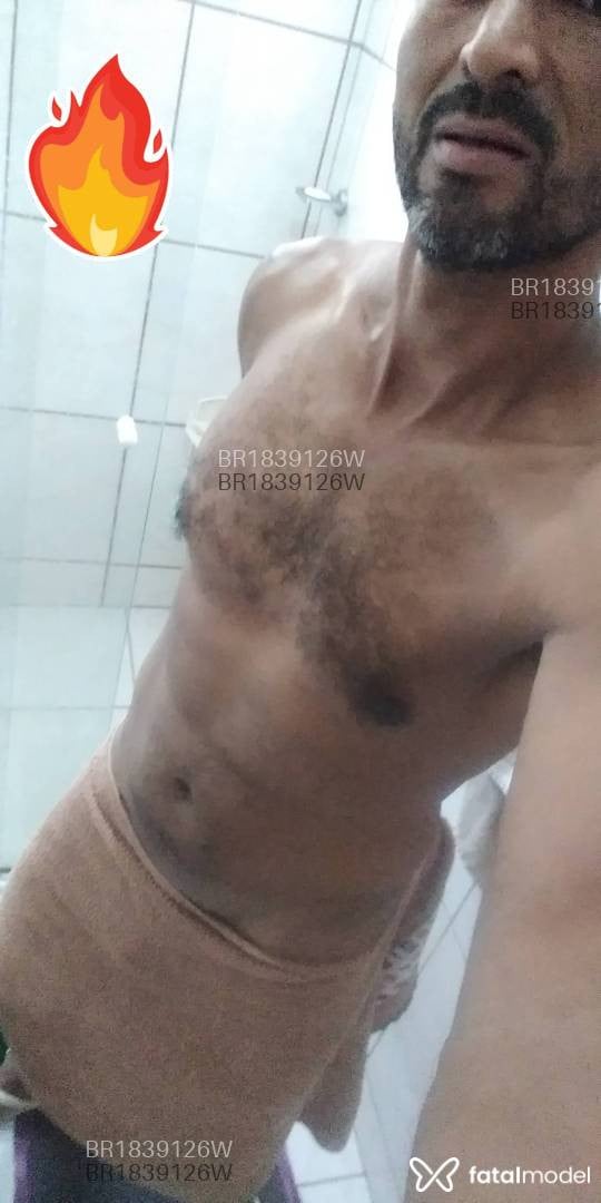 Acompanhante homem sem cabelo de olhos pretos em Guaramirim Acompanhante homem sem cabelo de olhos pretos em Guaramirim - Leonardo