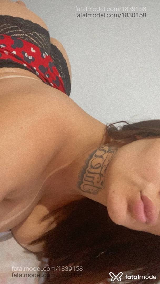 Acompanhante mulher com cabelo castanho de olhos castanhos - Lara Duarte