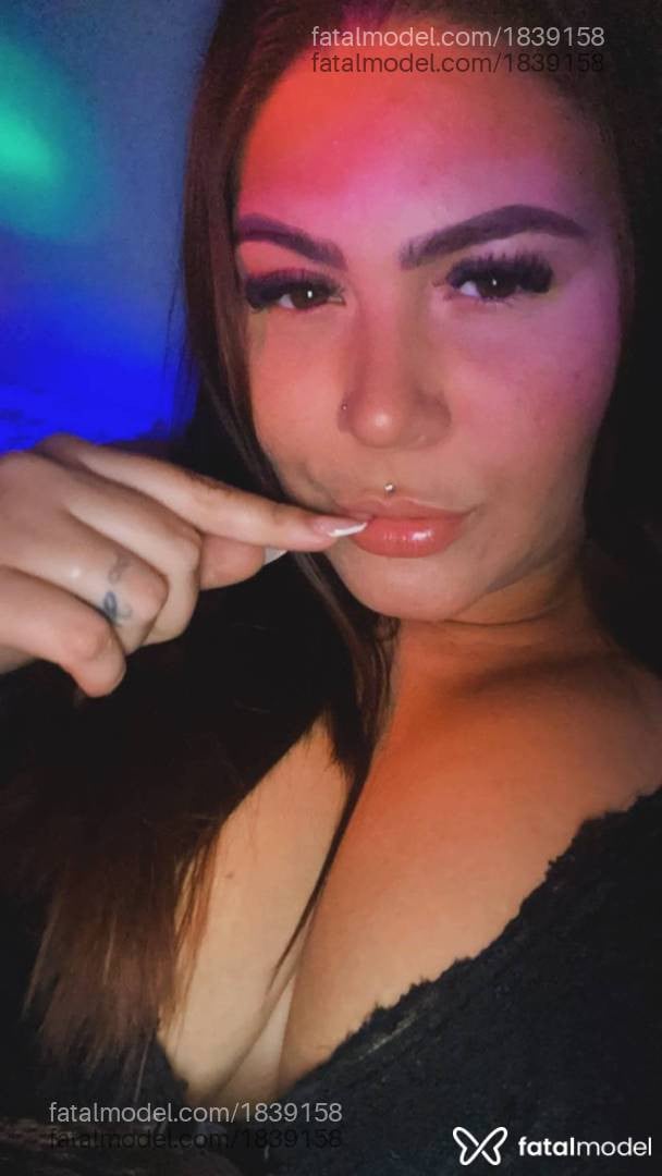 Acompanhante mulher com cabelo castanho de olhos castanhos - Lara Duarte