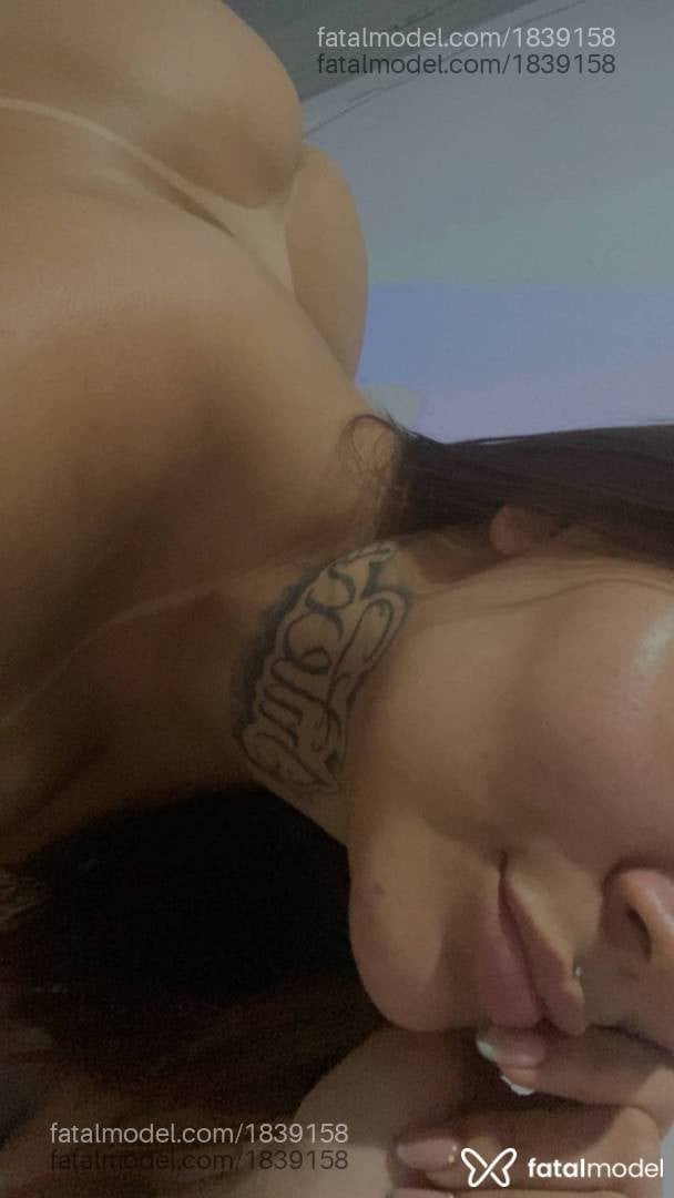 Acompanhante mulher com cabelo castanho de olhos castanhos - Lara Duarte