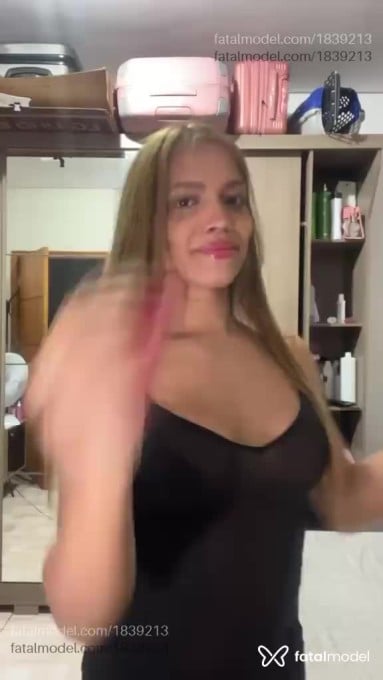 Acompanhante mulher trans com cabelo castanho de olhos pretos em São Paulo - Vanessa Leal
