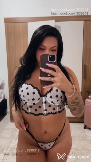 Acompanhante mulher morena (o) de olhos pretos em Blumenau Acompanhante mulher morena (o) de olhos pretos em Blumenau - Taty
