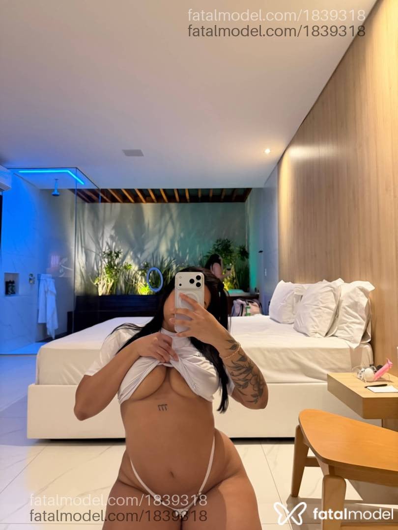 Acompanhante mulher morena (o) de olhos pretos - Taty