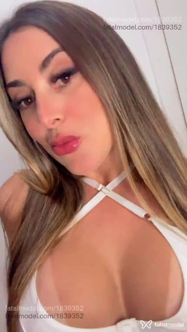 Acompanhante mulher com cabelo castanho de olhos castanhos em São Paulo - Rebeca Ribeiro
