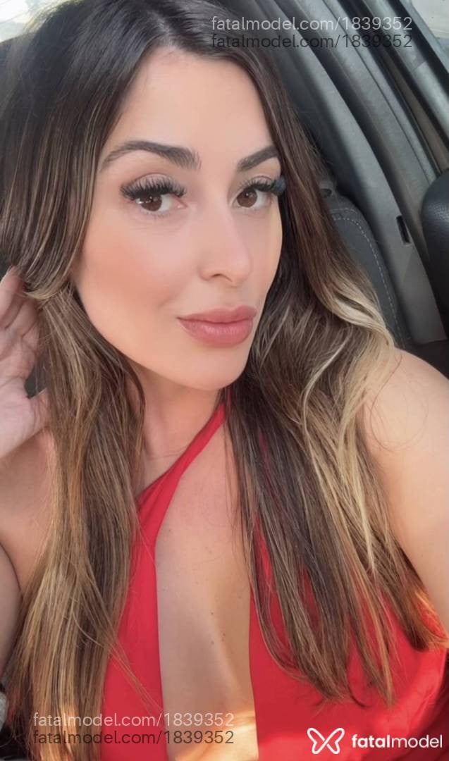 Acompanhante mulher com cabelo castanho de olhos castanhos - Rebeca Ribeiro