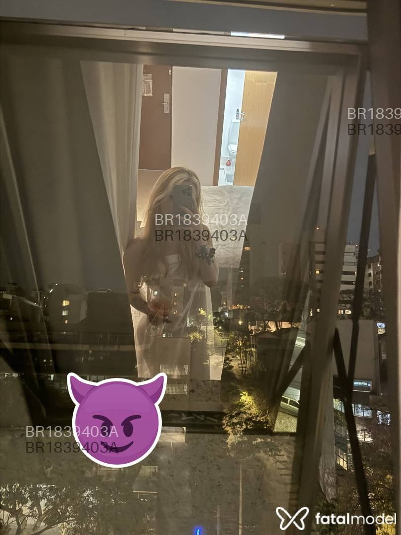 Acompanhante mulher ruiva (o) de olhos verdes em Curitiba - Débora Drumond