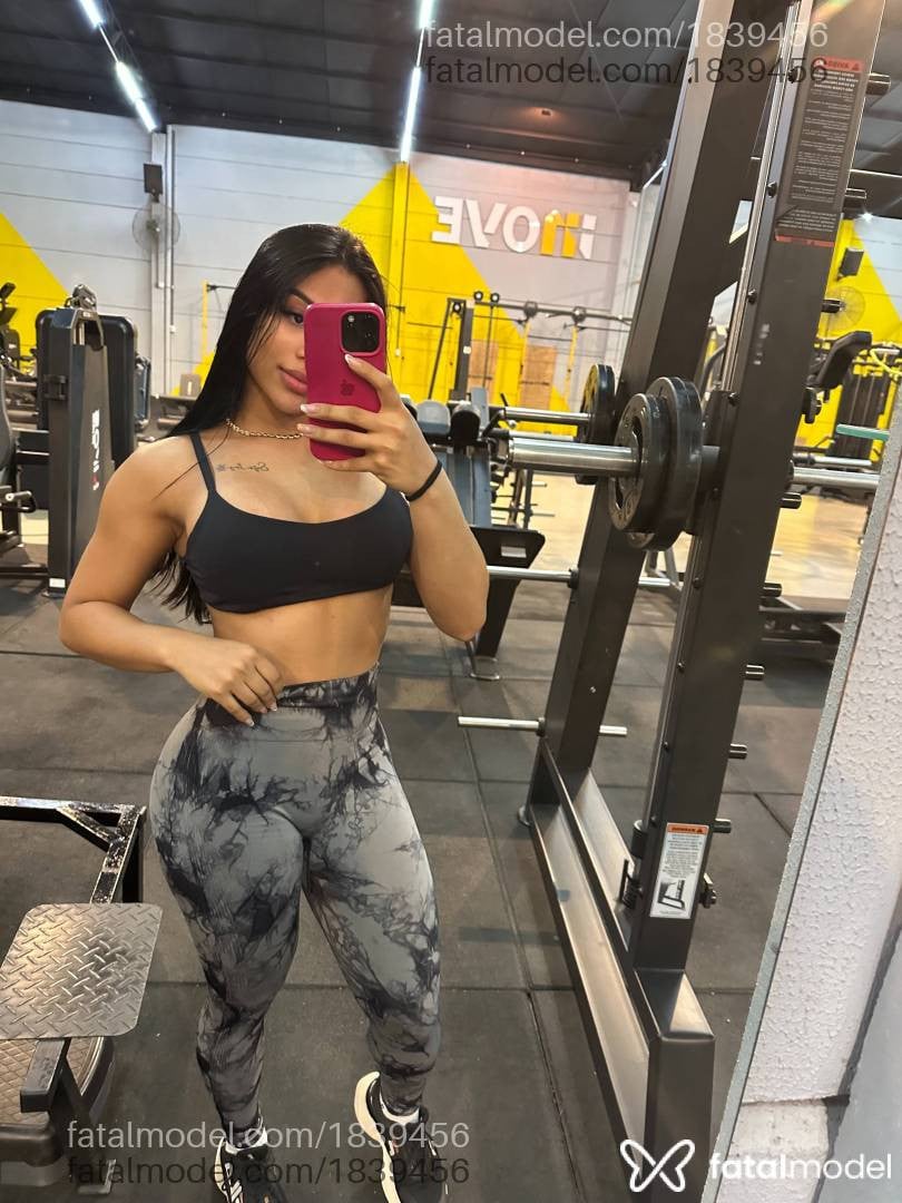 Acompanhante mulher morena (o) de olhos pretos - Gaby silva