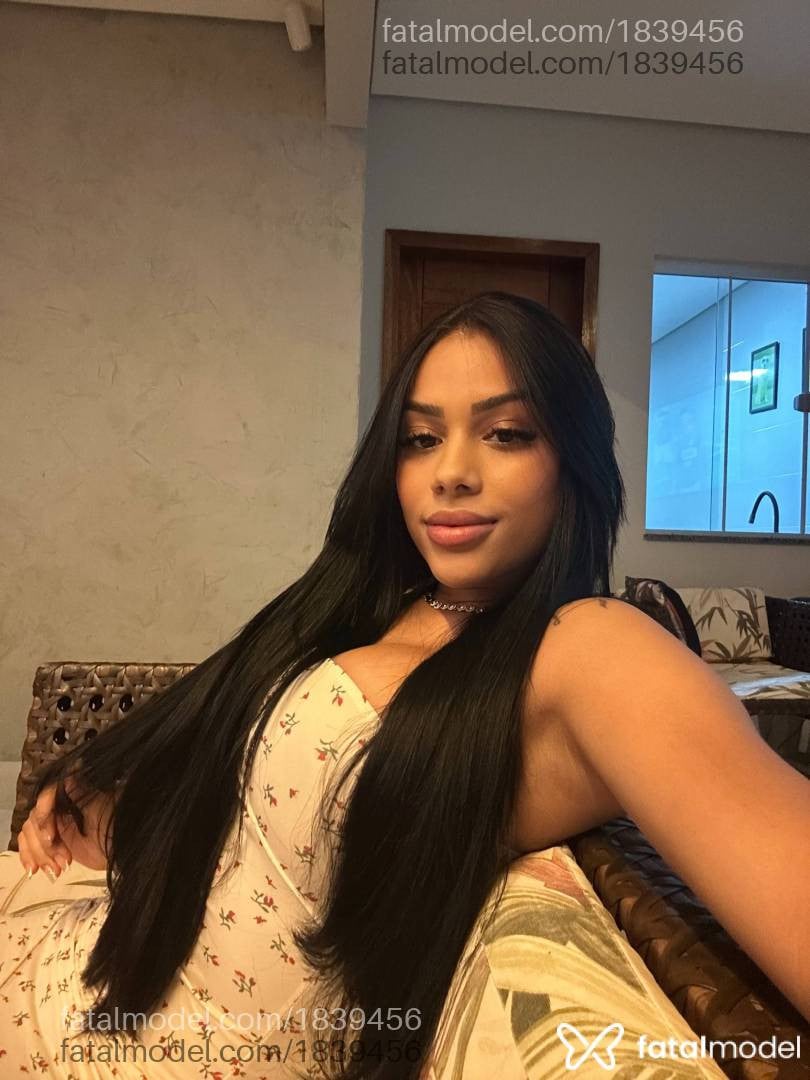 Acompanhante mulher morena (o) de olhos pretos - Gaby silva