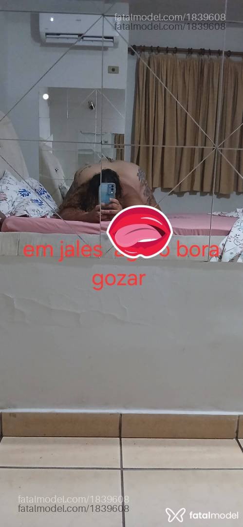 Acompanhante mulher com cabelo castanho de olhos castanhos - Débora