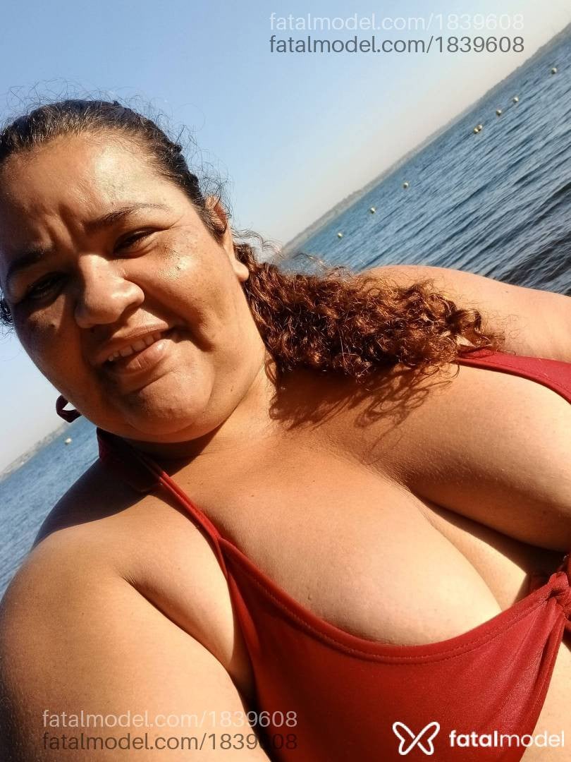 Acompanhante mulher com cabelo castanho de olhos castanhos - Débora