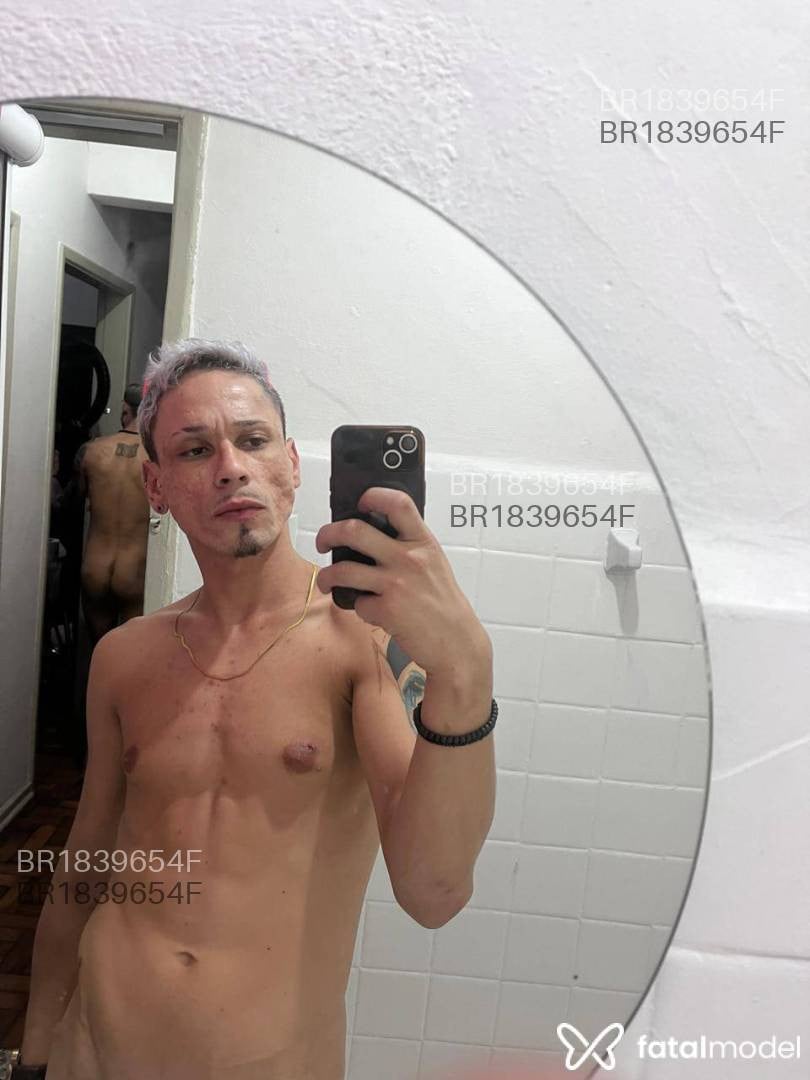 Acompanhante homem loira (o) de olhos mel em São Paulo Acompanhante homem loira (o) de olhos mel em São Paulo - ORafaCesar Pirocão