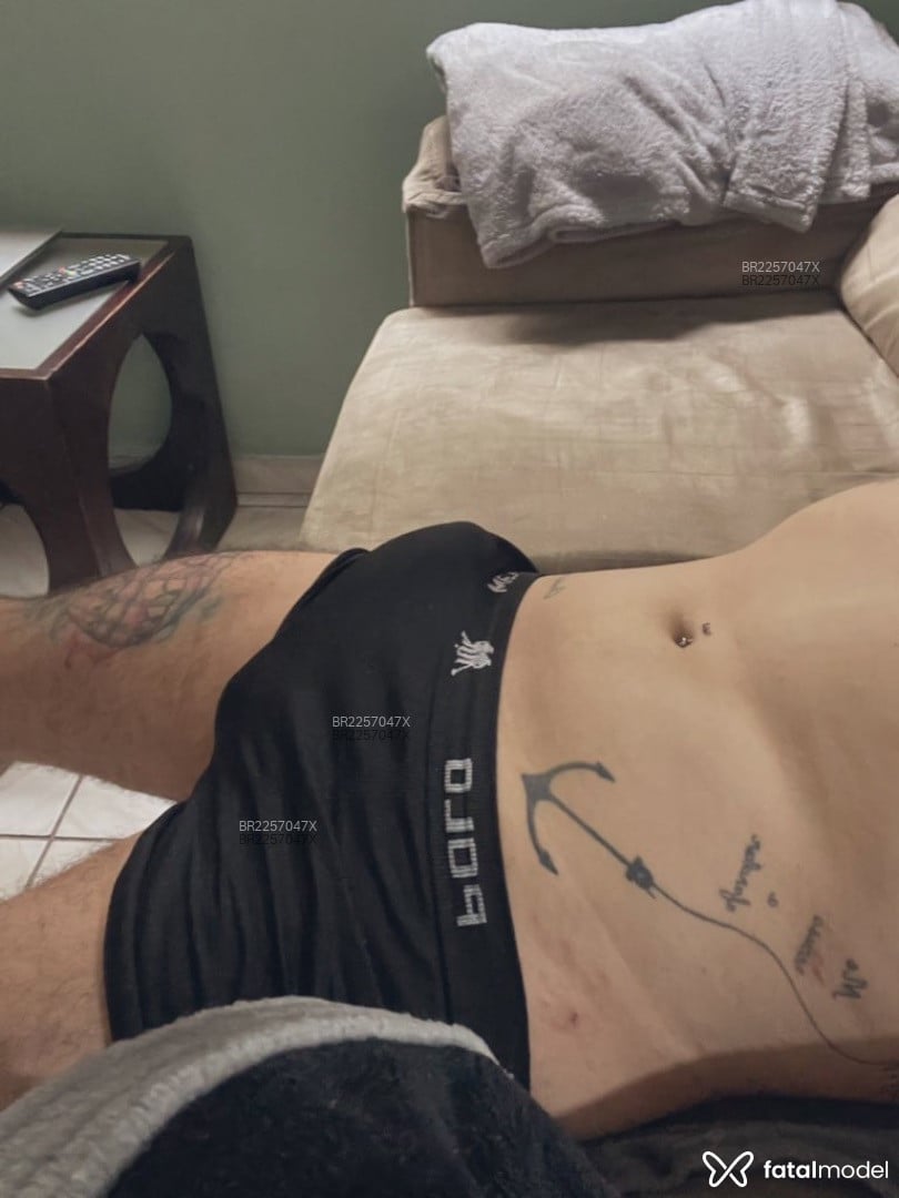 Acompanhante homem morena (o) de olhos pretos em Virtual Acompanhante homem morena (o) de olhos pretos em Virtual - Guimarães