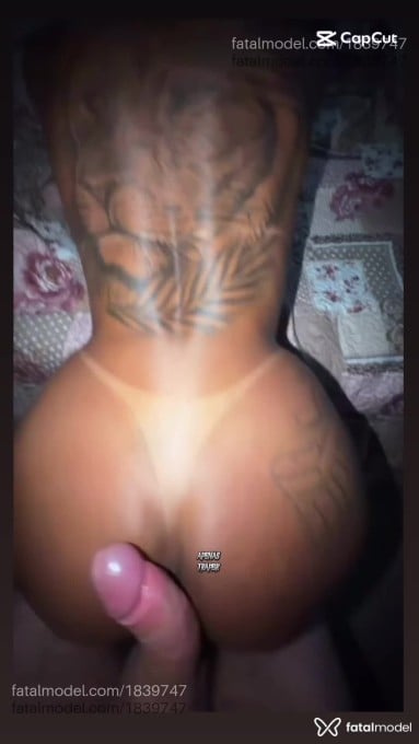 Acompanhante mulher trans morena (o) de olhos pretos - Anny Beatriiz