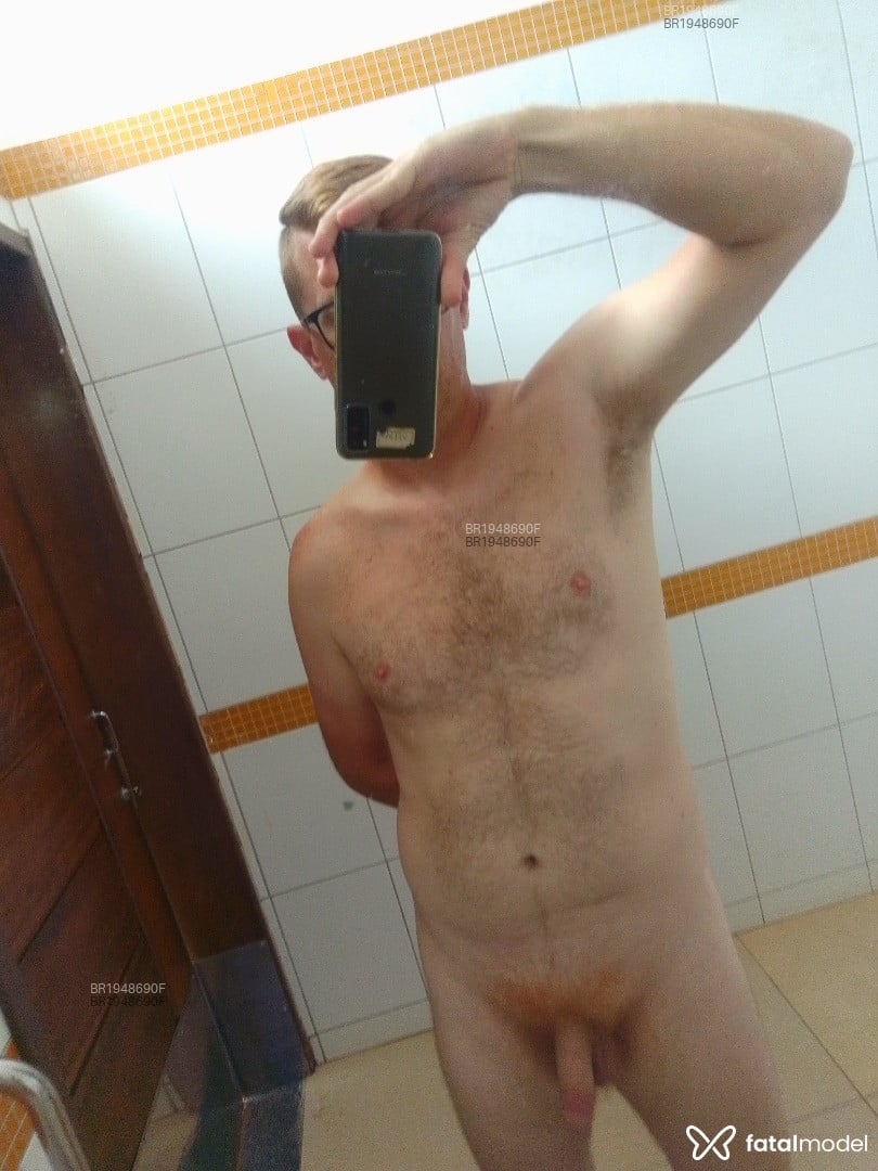 Acompanhante homem com cabelo castanho de olhos castanhos em Mandirituba Acompanhante homem com cabelo castanho de olhos castanhos em Mandirituba - Pedro
