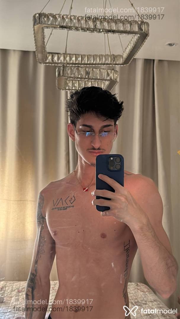 Acompanhante homem com cabelo castanho de olhos castanhos - Wembley Oliveira