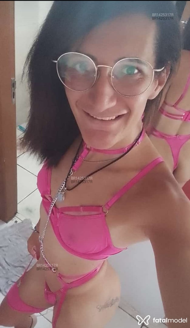Acompanhante mulher trans com cabelo castanho de olhos castanhos em Foz do Iguaçu - Mycaela Reis