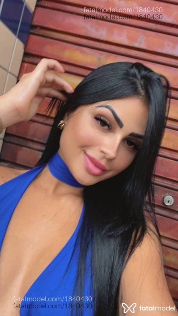 Acompanhante mulher com cabelo castanho de olhos castanhos - Zoe