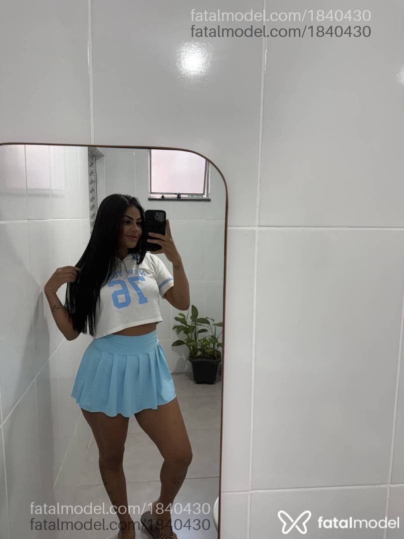 Acompanhante mulher com cabelo castanho de olhos castanhos - Stella Marys