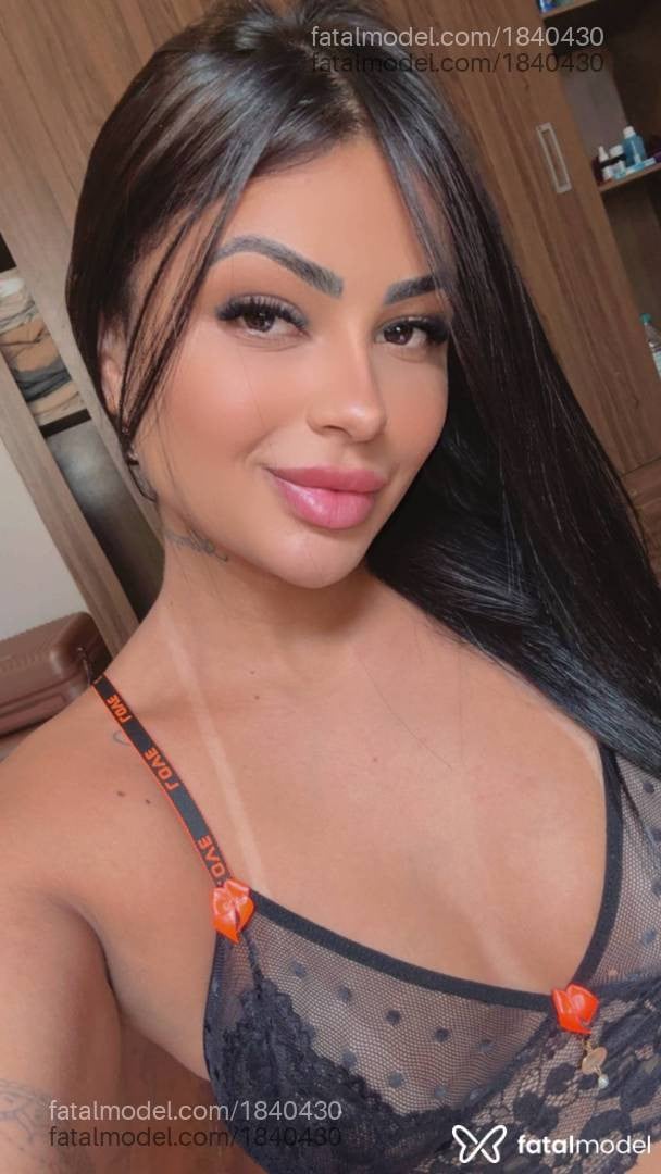 Acompanhante mulher com cabelo castanho de olhos castanhos - Zoe