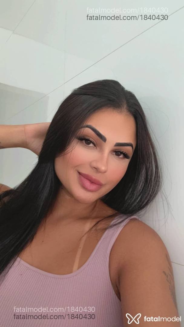 Acompanhante mulher com cabelo castanho de olhos castanhos - Stella Marys