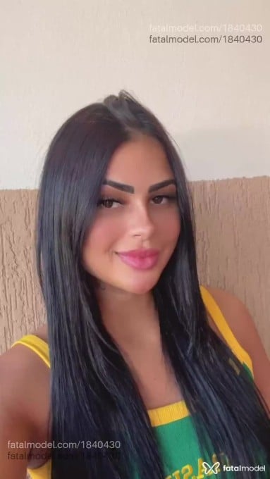 Acompanhante mulher com cabelo castanho de olhos castanhos em Patrocínio - Zoe