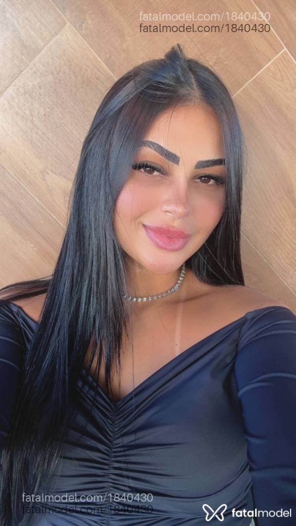 Acompanhante mulher com cabelo castanho de olhos castanhos - Zoe
