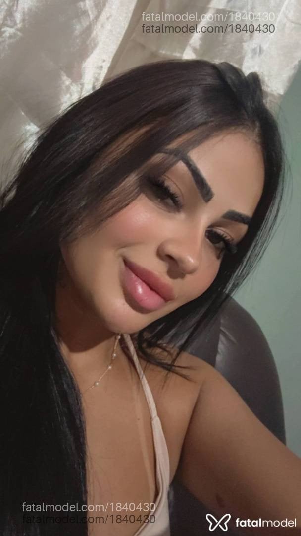 Acompanhante mulher com cabelo castanho de olhos castanhos - Zoe