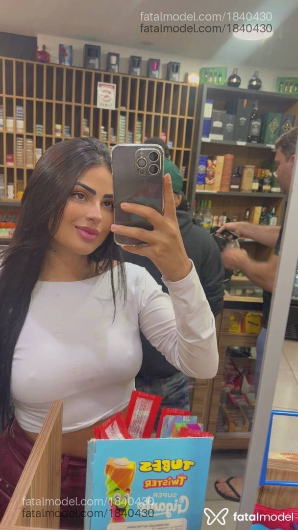 Acompanhante mulher com cabelo castanho de olhos castanhos - Stella Marys