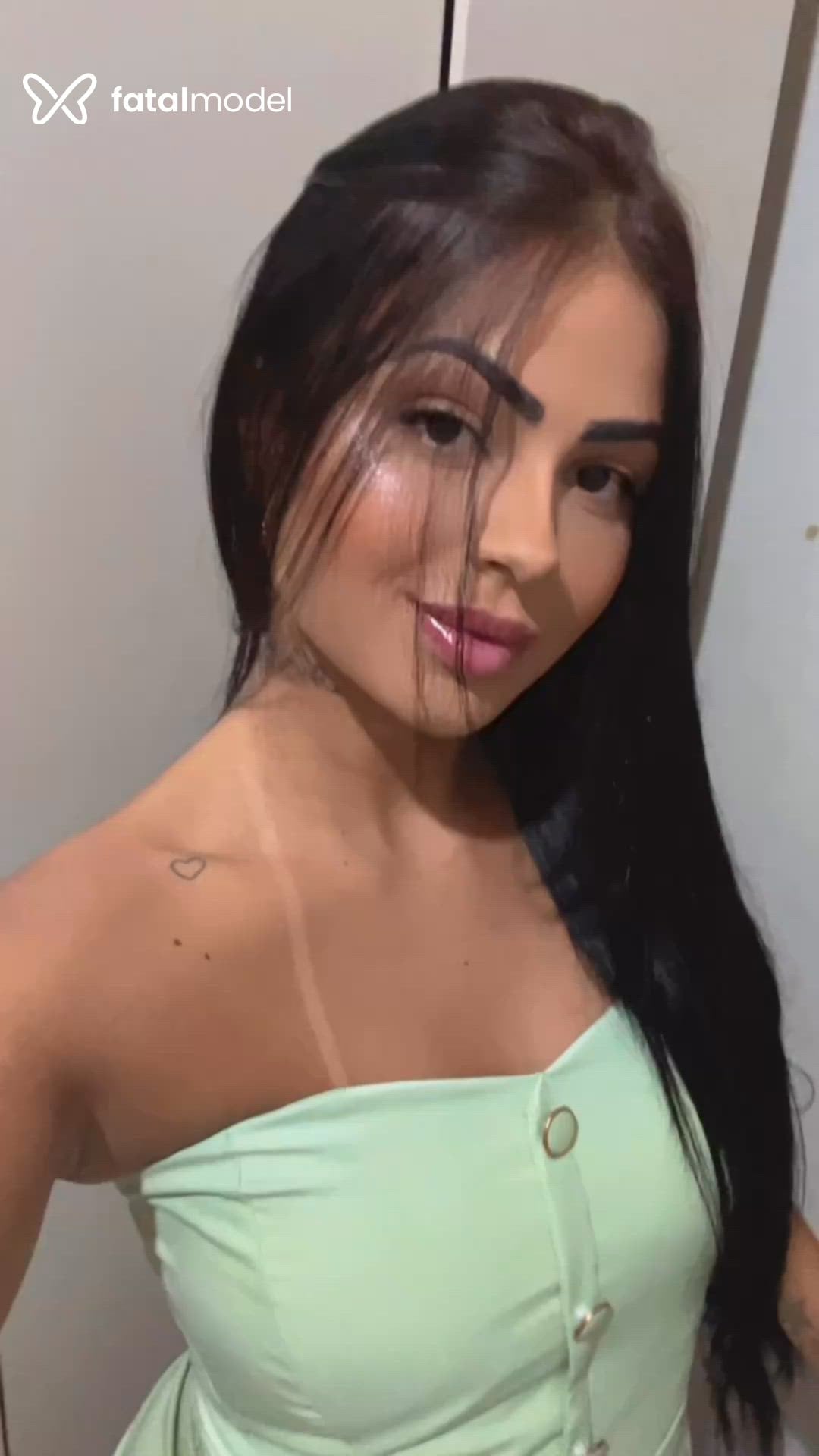Acompanhante mulher com cabelo castanho de olhos castanhos - Zoe