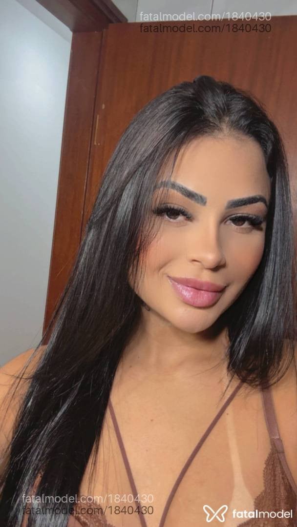 Acompanhante mulher com cabelo castanho de olhos castanhos - Zoe