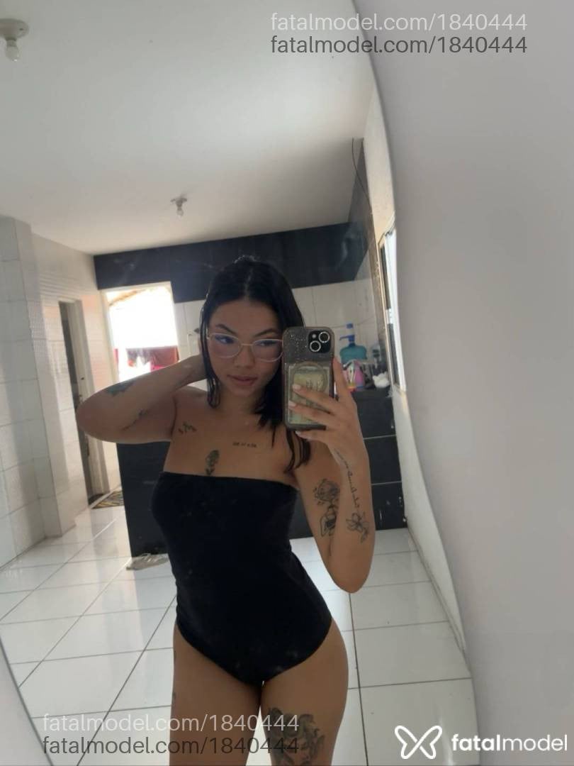 Acompanhante mulher morena (o) de olhos castanhos - Ana