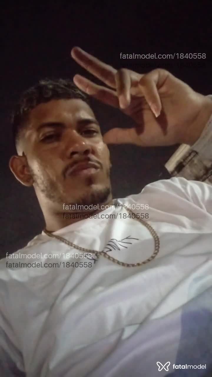 Acompanhante homem com cabelo grisalho de olhos castanhos em Cabo de Santo Agostinho Acompanhante homem com cabelo grisalho de olhos castanhos em Cabo de Santo Agostinho - Vertinho