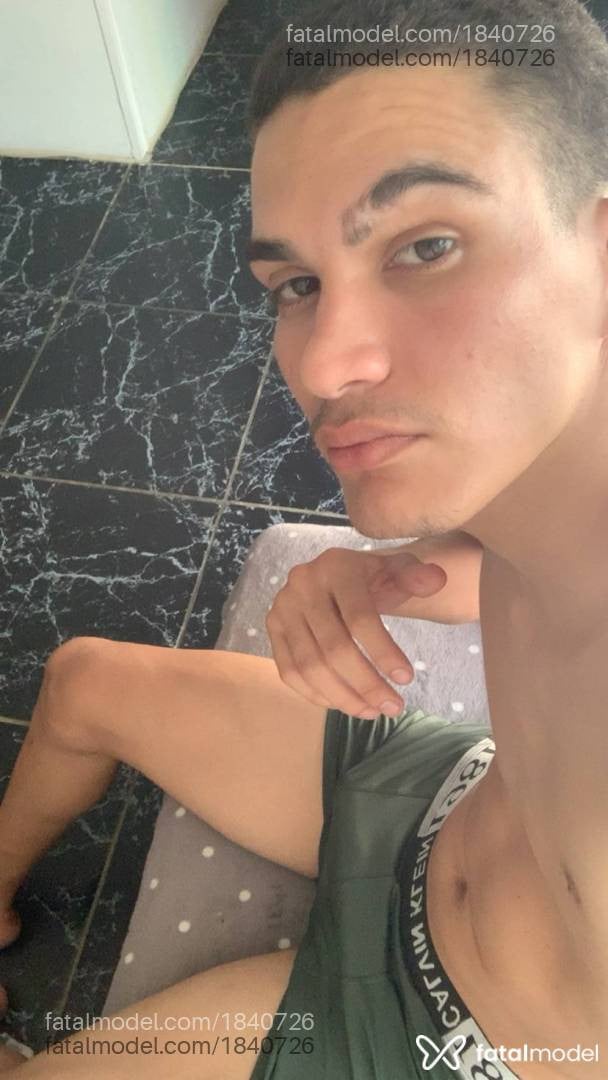 Acompanhante homem com cabelo castanho de olhos castanhos - Braquinho