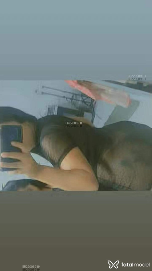 Acompanhante mulher com cabelo castanho de olhos castanhos em Canarana - Mel