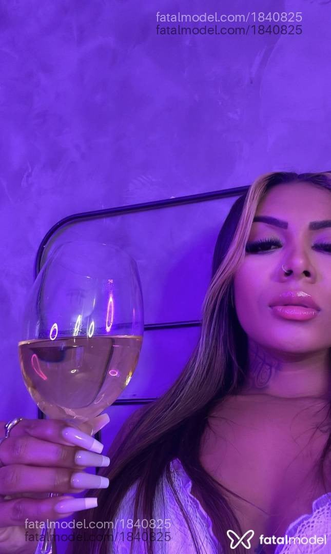 Acompanhante mulher com cabelo castanho de olhos castanhos em São Paulo Acompanhante mulher com cabelo castanho de olhos castanhos em São Paulo - Evelynsouzax