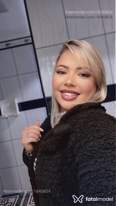 Acompanhante mulher com cabelo castanho de olhos castanhos em São João da Boa Vista Acompanhante mulher com cabelo castanho de olhos castanhos em São João da Boa Vista - Bruna