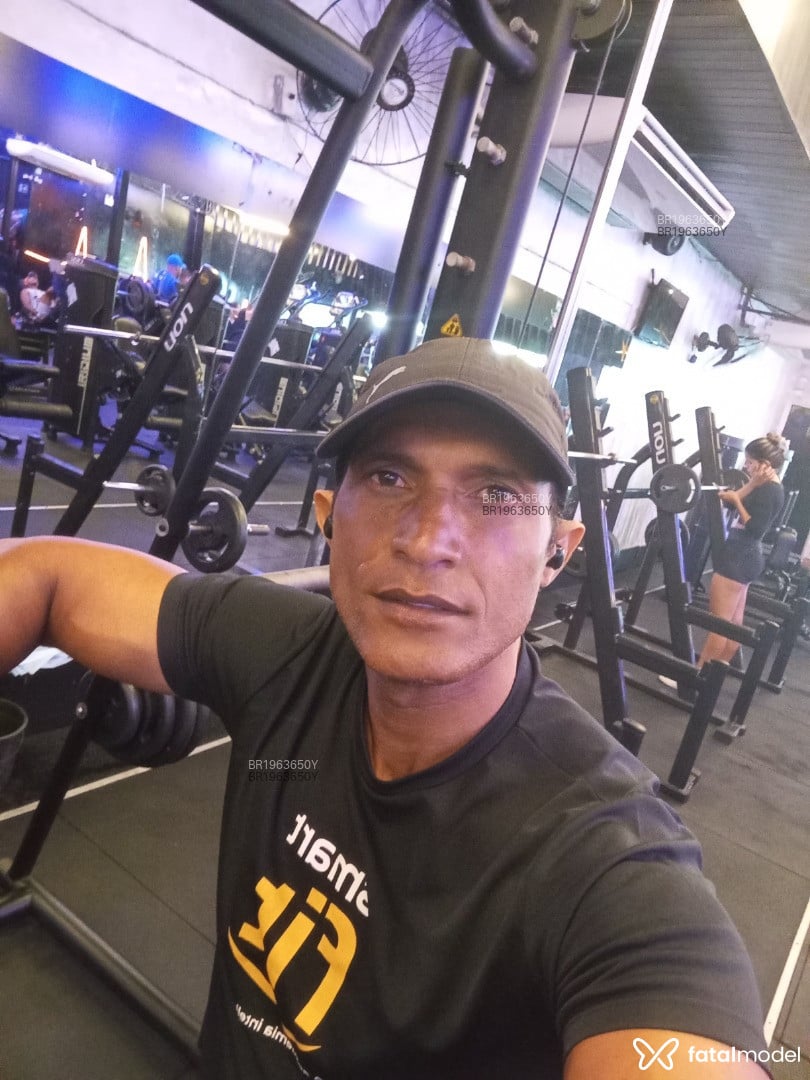 Acompanhante homem com cabelo castanho de olhos castanhos em Recife - Jrfisio