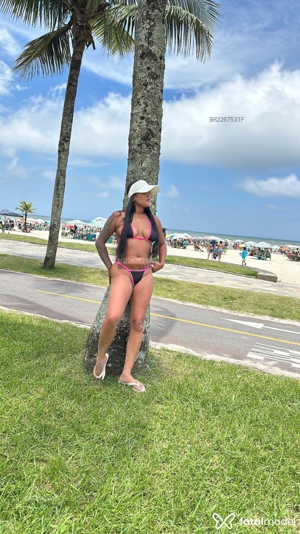 Acompanhante mulher com cabelo castanho de olhos castanhos - Gabriele