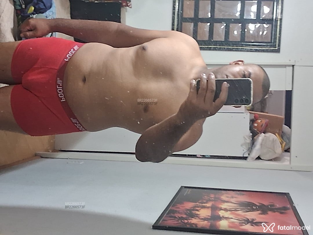 Acompanhante homem morena (o) de olhos castanhos em Porto Alegre - Pedro