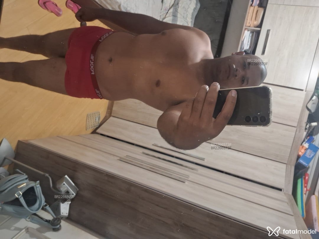 Acompanhante homem morena (o) de olhos castanhos em Porto Alegre - Pedro