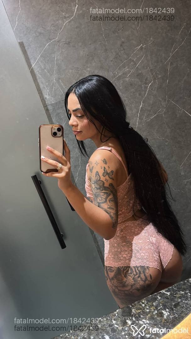Acompanhante mulher morena (o) de olhos pretos - Sarah