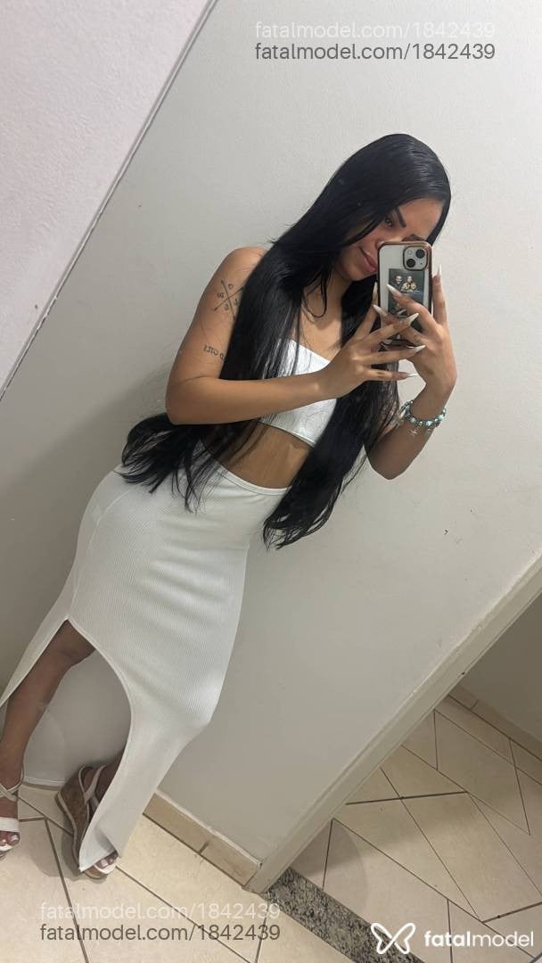 Acompanhante mulher morena (o) de olhos pretos - Sarah