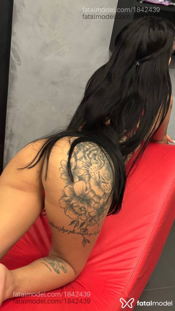 Acompanhante mulher morena (o) de olhos pretos - Sarah