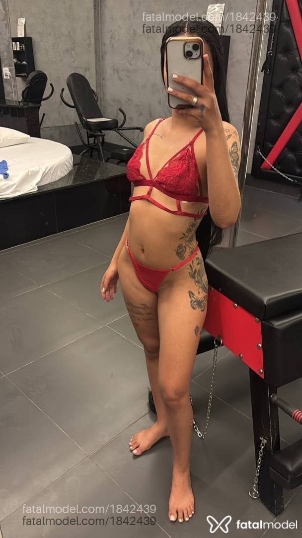 Acompanhante mulher morena (o) de olhos pretos - Sarah
