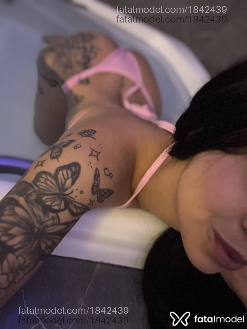 Acompanhante mulher morena (o) de olhos pretos - Sarah