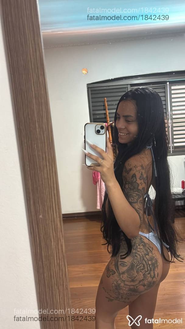 Acompanhante mulher morena (o) de olhos pretos - Sarah